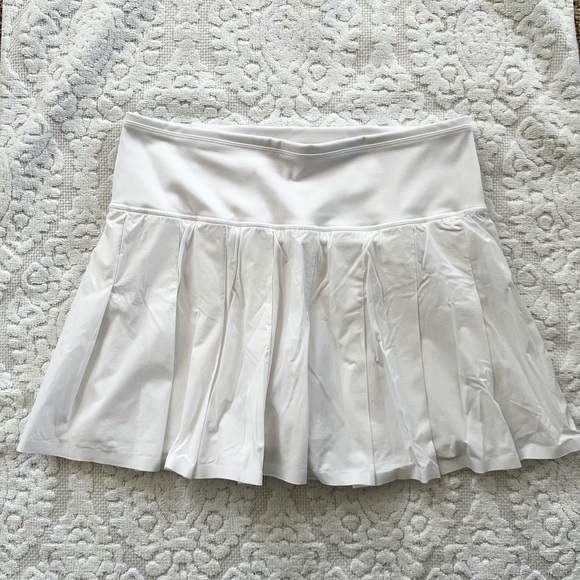 JoyLab Dresses & Skirts - Women’s JoyLab White Pleated Active Skort. Size Medium
